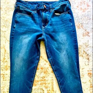 AMERICAN EAGLE THE DREAM JEAN JEGGING Size 4 Short *like new*
